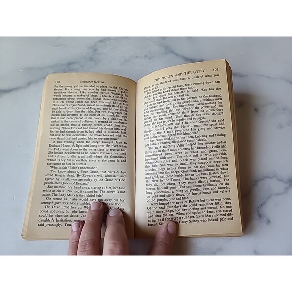 The Queen And The Gypsy By Constance Heaven Paperback - Picture 7 of 10